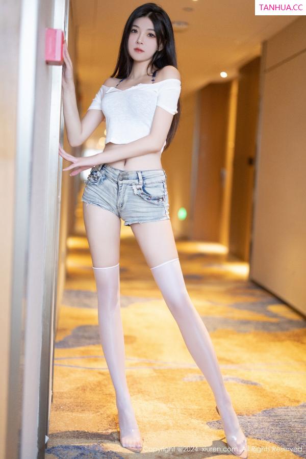   [XiuRen]高清写真图 2024.09.11 No.9141 初梦瑶 丝袜美腿第35张图片